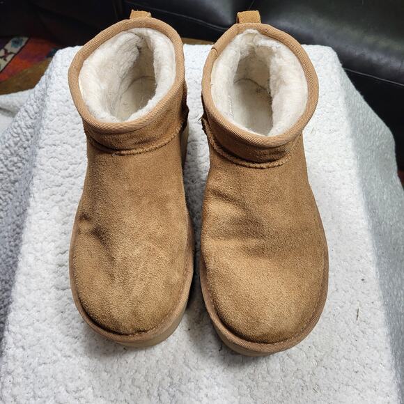 UGG Women's Classic Ultra Mini Platform boots in the Chestnut bootie size 9 - Picture 3 of 6